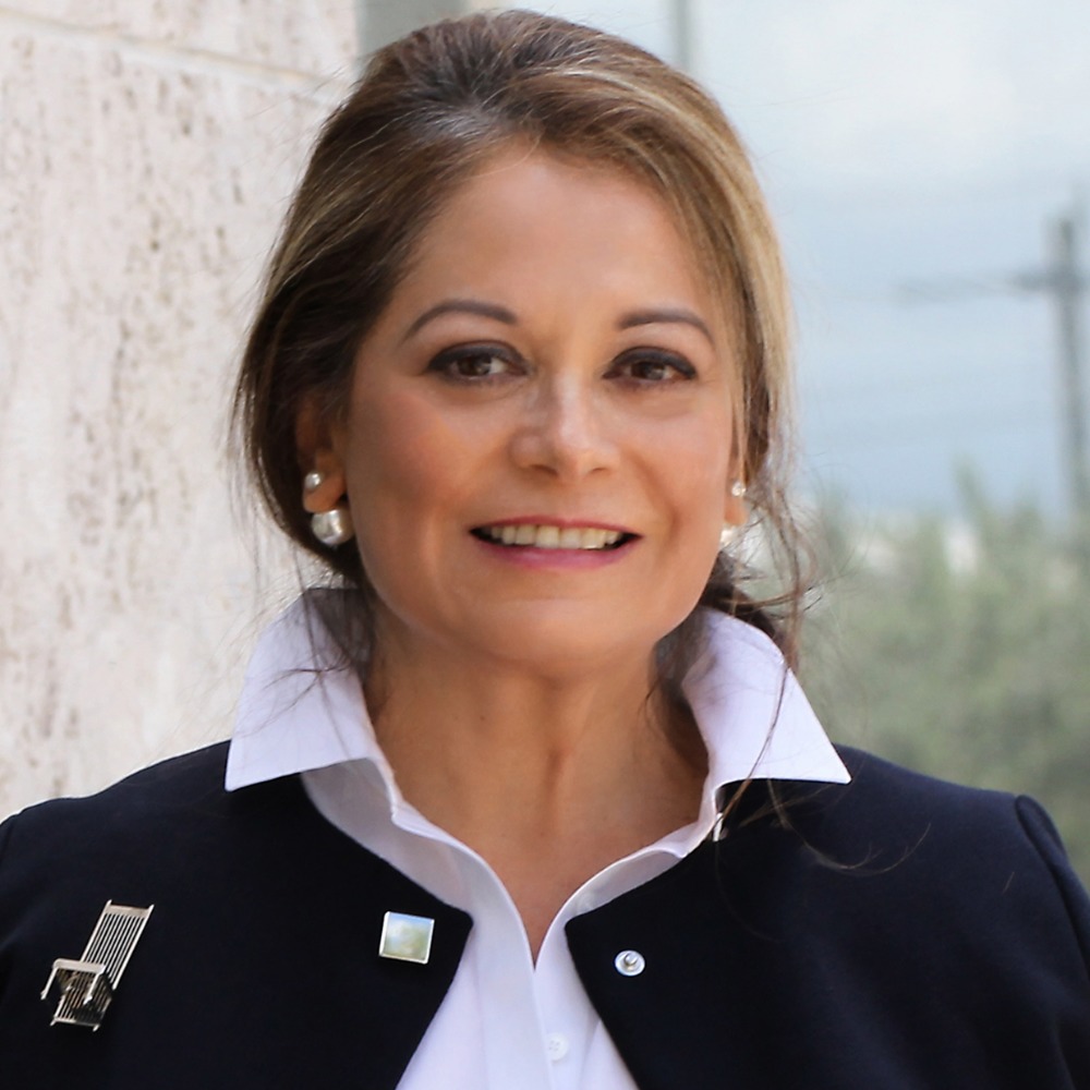 Meet your Posher, Elizabeth